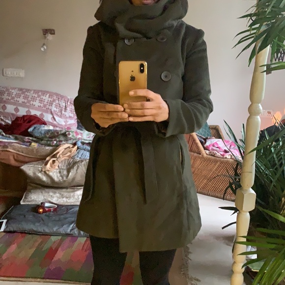OLIVE GREEN WINTER COAT: Double breast, knee length. Unique collar-hood - Picture 4 of 16